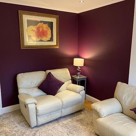 Cheerful One Bedroom Cottage With Parking Space. Glasgow Dış mekan fotoğraf