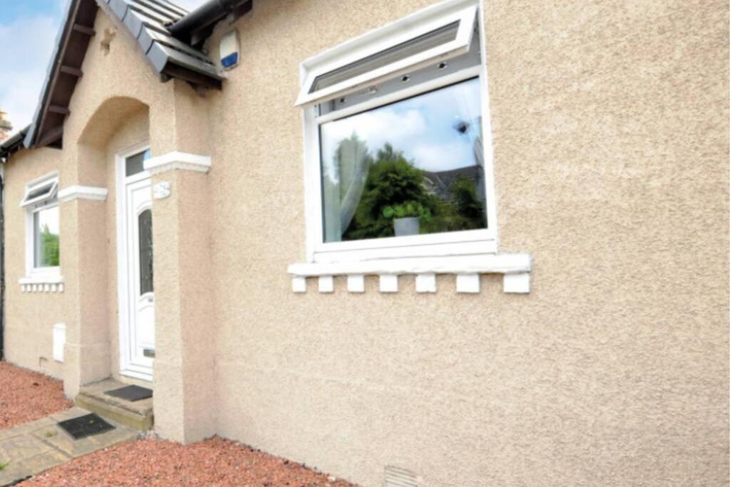 Cheerful One Bedroom Cottage With Parking Space. Glasgow Dış mekan fotoğraf