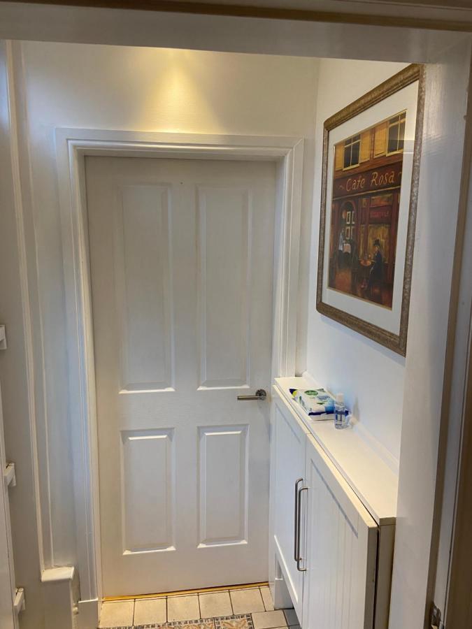 Cheerful One Bedroom Cottage With Parking Space. Glasgow Dış mekan fotoğraf