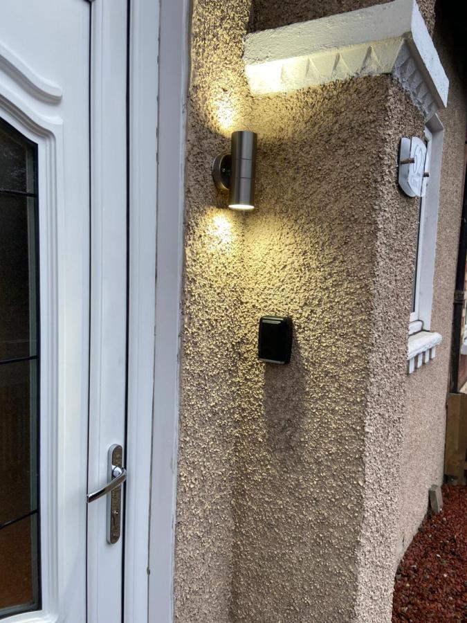 Cheerful One Bedroom Cottage With Parking Space. Glasgow Dış mekan fotoğraf