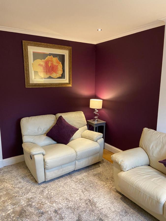Cheerful One Bedroom Cottage With Parking Space. Glasgow Dış mekan fotoğraf