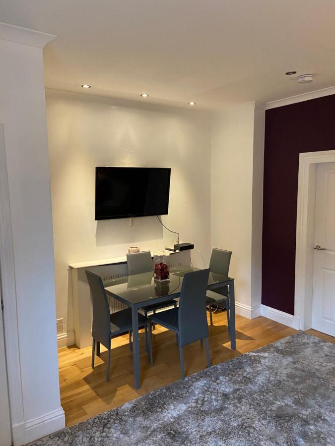Cheerful One Bedroom Cottage With Parking Space. Glasgow Dış mekan fotoğraf